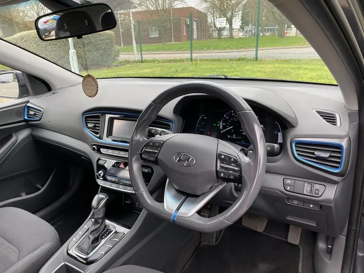 Used Hyundai Ioniq SE 141 HP (103 kW) 2018 Grey Hatchback
