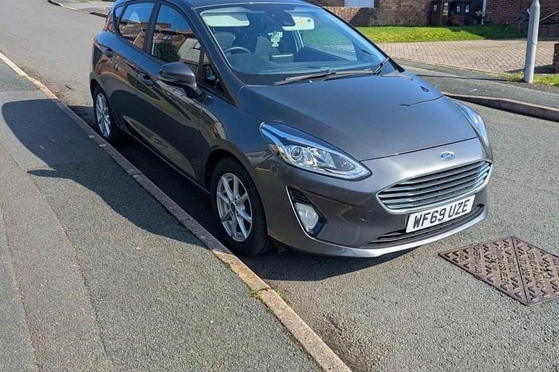 Used Ford Fiesta Zetec 100 HP (73 kW) 2019 Grey Hatchback
