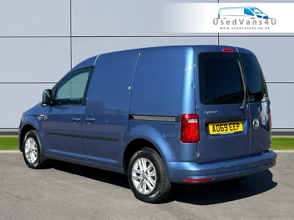 Usado VW Caddy Highline 102 HP (75 kW) 2019 Azul Monovolume