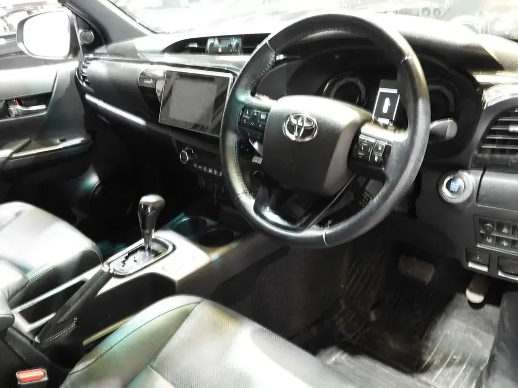 Used Toyota HiLux 150 HP (110 kW) 2019 Grey Pickup