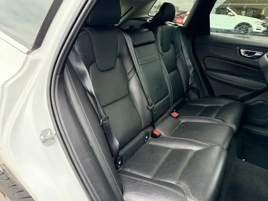 Used Volvo XC60 Inscription 250 HP (183 kW) 2019 White SUV