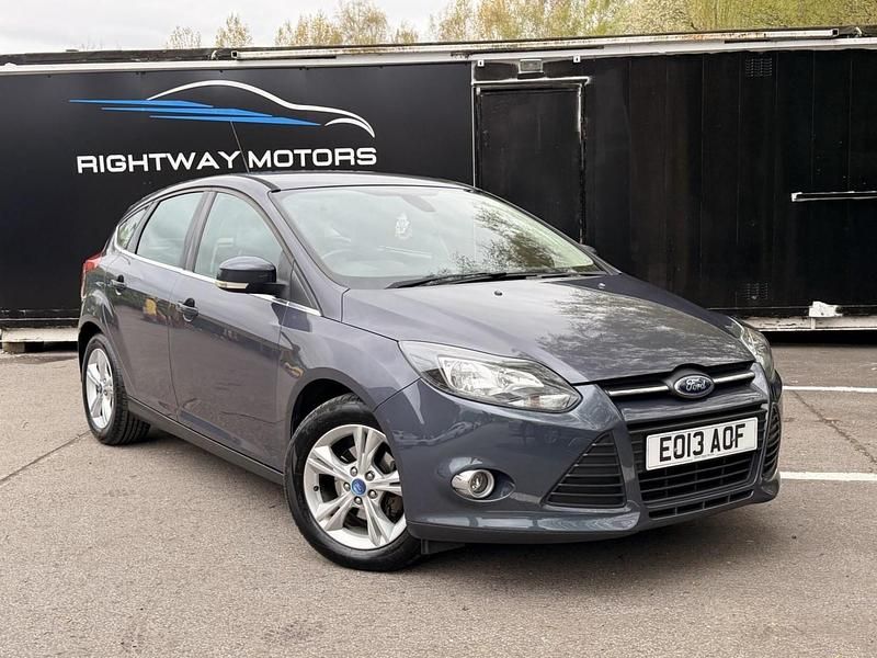 Used Ford Focus Zetec 105 HP (77 kW) 2013 Grey Hatchback