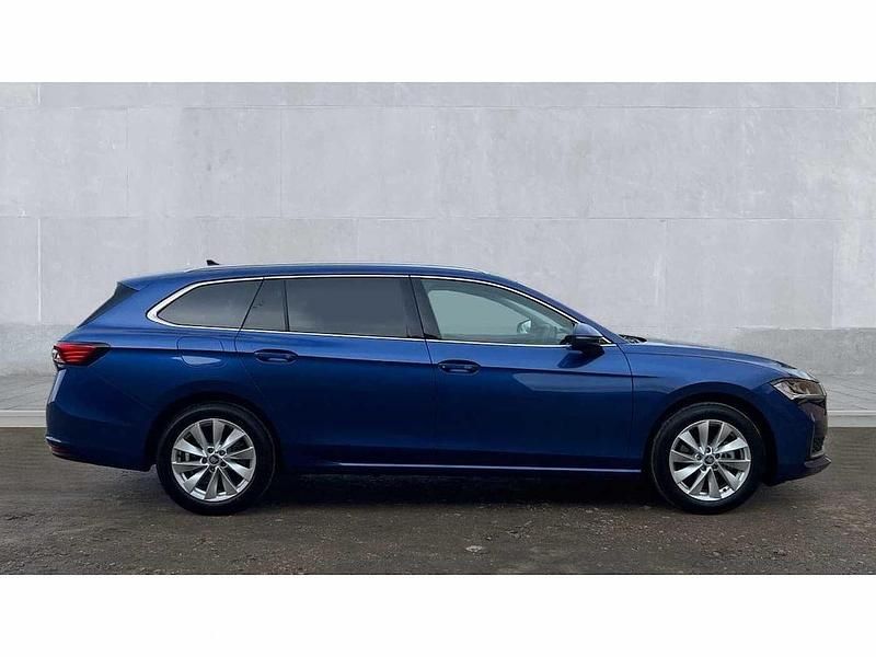 Used Skoda Superb SE Technology 147 HP (108 kW) 2025 Blue Estate