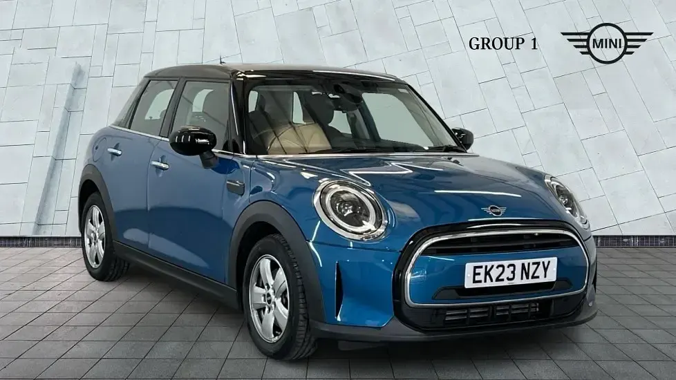 Begagnad Mini Cooper Classic 136 HK (100 kW) 2023 Blå Halvkombi