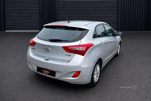 Used Hyundai i30 SE 110 HP (80 kW) 2015 Silver Hatchback