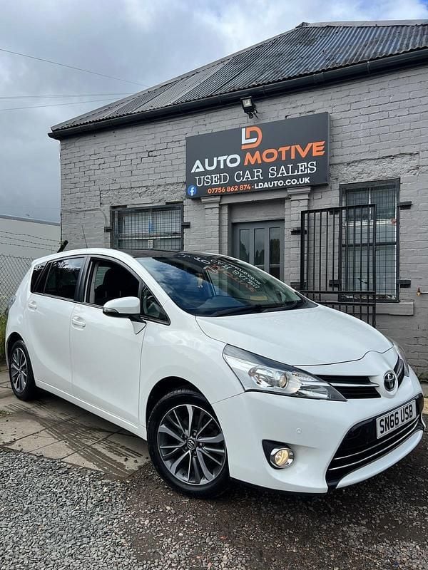 White Used 2016 Toyota Verso Design MPV | £7,600 (Fair price) - Image 1/4