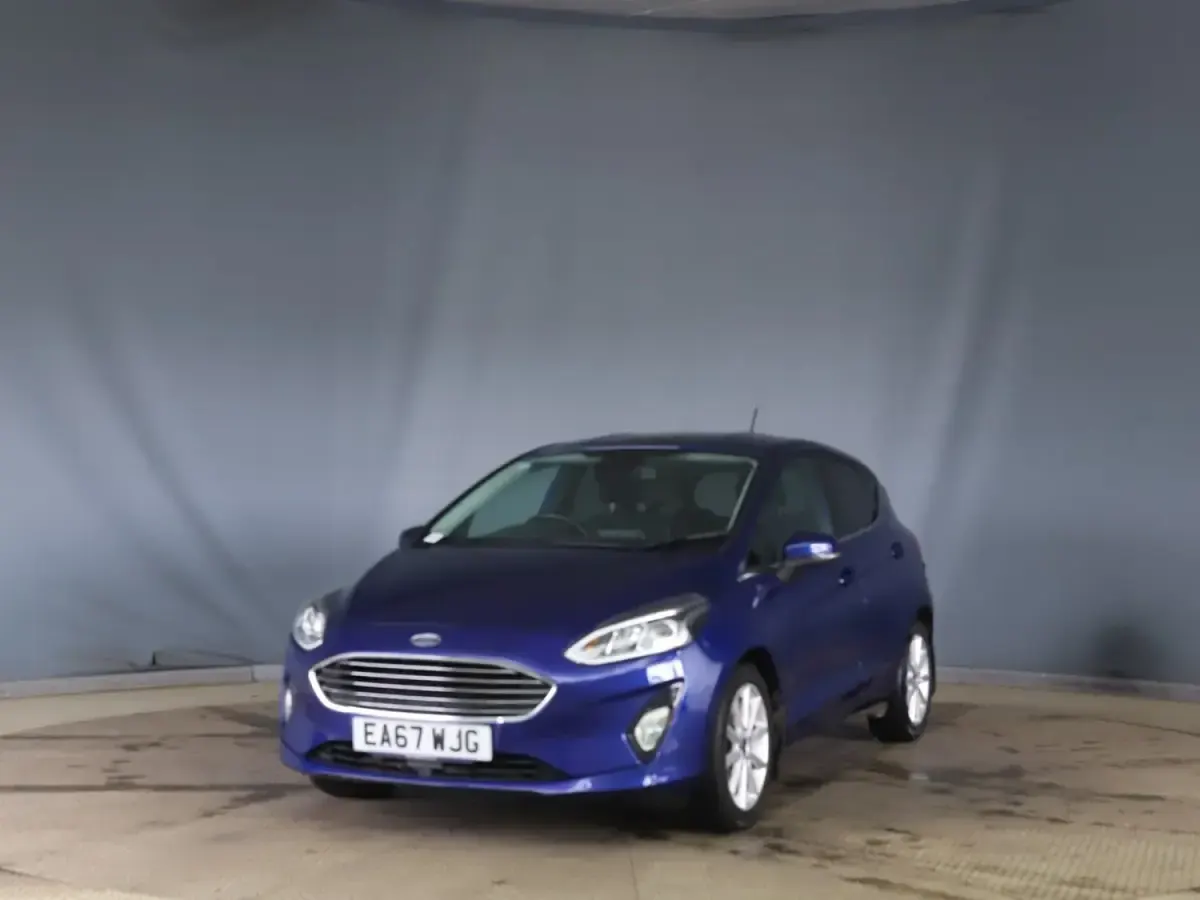 Begagnad Ford Fiesta Titanium 2017 Blå Halvkombi