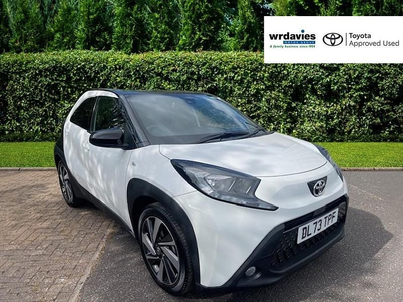 White Used 2023 Toyota Aygo Hatchback | £15,995 (Fair price) - Image 1/4