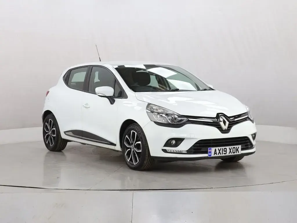 Used Renault Clio Play 75 HP (55 kW) 2019 White Hatchback