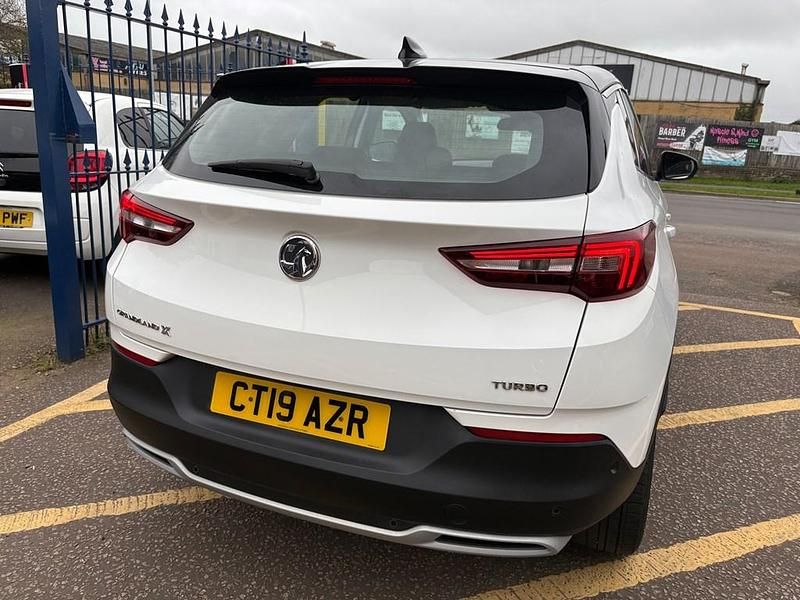 Used Vauxhall Grandland X Sport 130 HP (95 kW) 2019 White SUV