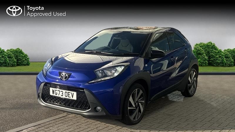 Used Toyota Aygo X 72 HP (52 kW) 2023 Juniper blue bitone SUV