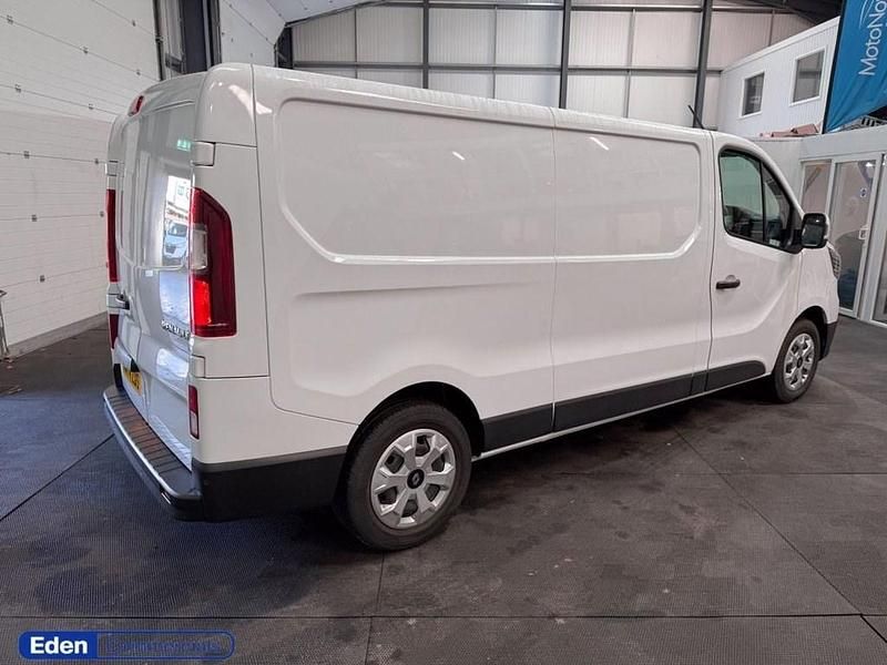 Begagnad Renault Trafic 2024 Vit Minibuss