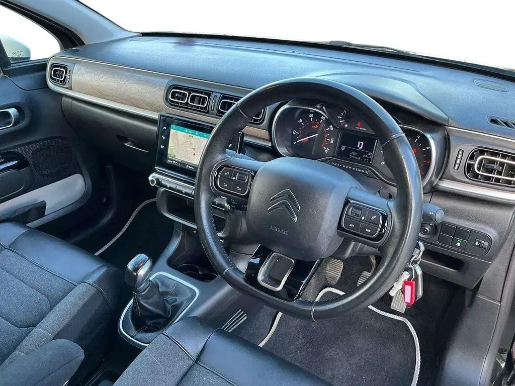 Używany Citroën C3 PureTech 81 KM (59 kW) 2021 Czarny Hatchback