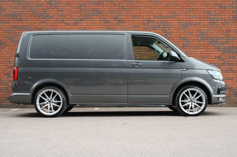 Begagnad VW Transporter Highline 2019 Grå Van