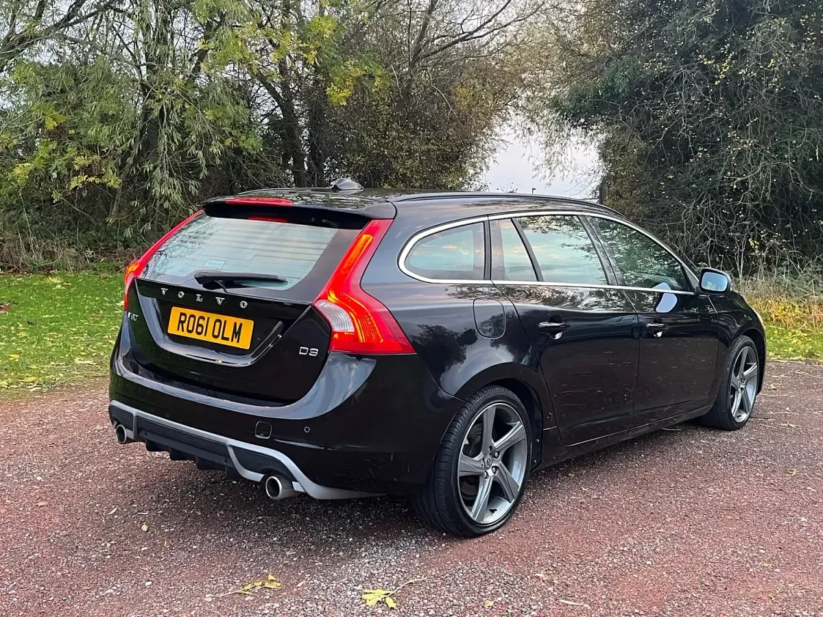 Used Volvo V60 R-Design 163 HP (119 kW) 2011 Black Estate