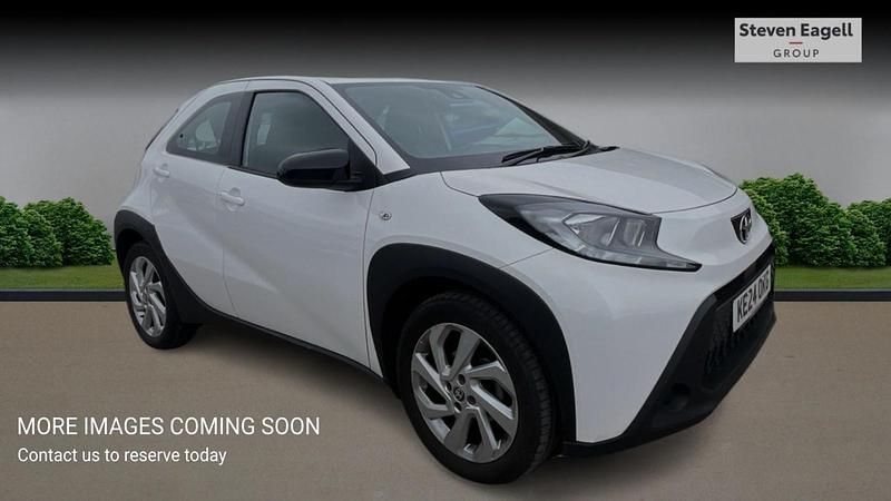 Used Toyota Aygo X PURE 72 HP (52 kW) 2024 White SUV
