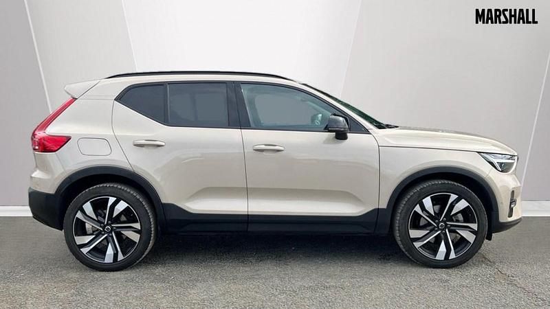 Usado Volvo XC40 Ultra 197 CV (144 kW) 2025 Dorado SUV