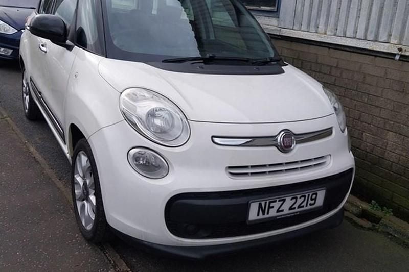 Used Fiat 500L Pop Star 95 HP (69 kW) 2013 White/black MPV