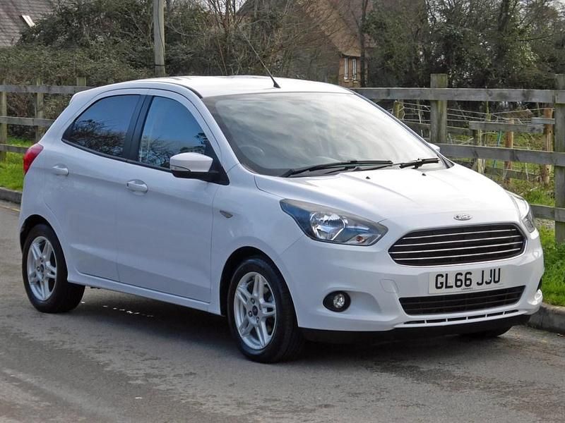 Used Ford Ka Plus Zetec 85 HP (62 kW) 2016 White Hatchback