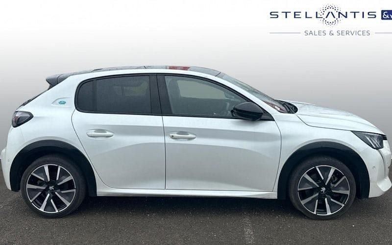 Used Peugeot e-208 Premium 100 kW (136 HP) 2021 White Hatchback