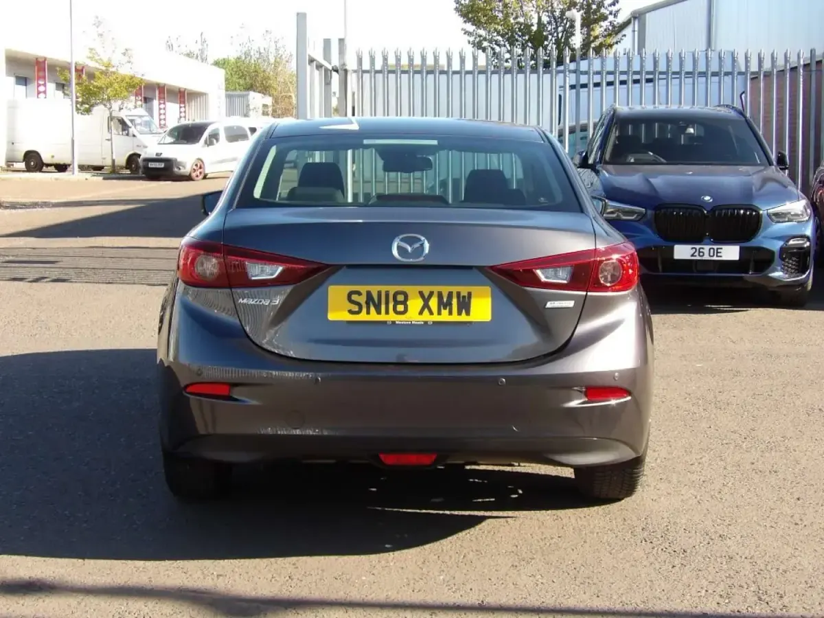 Begagnad Mazda 3 2018 Grå Sedan