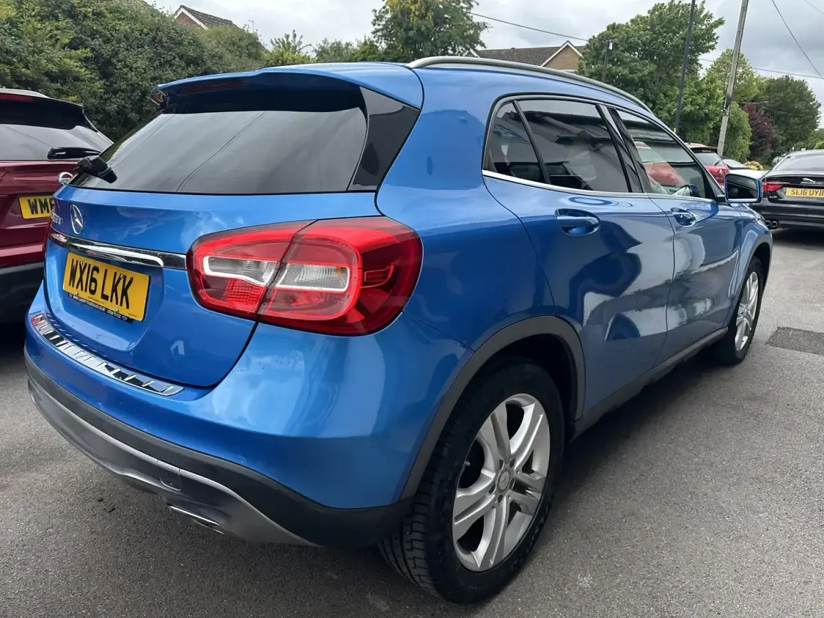 Begagnad Mercedes GLA200 136 HK (100 kW) 2016 Blå SUV