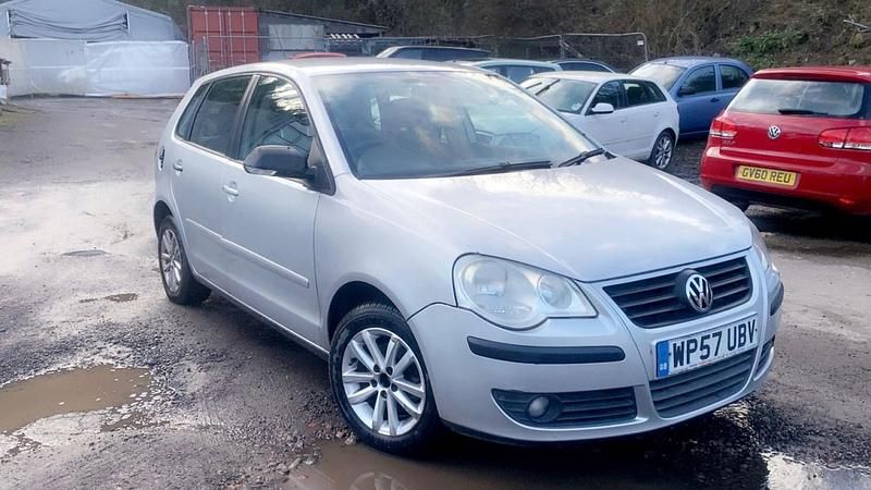 Begagnad VW Polo S 2007 Silver Halvkombi