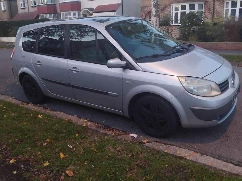Silver Used 2005 Renault Grand Scénic II Privilege MPV | £1,450 - Image 1/4