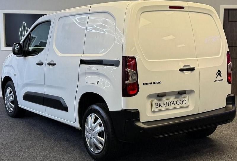 Used Citroën Berlingo 100 HP (73 kW) 2020 White MPV