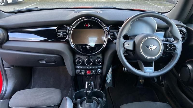 Used Mini Cooper Premium 136 HP (100 kW) 2024 Chili red Hatchback