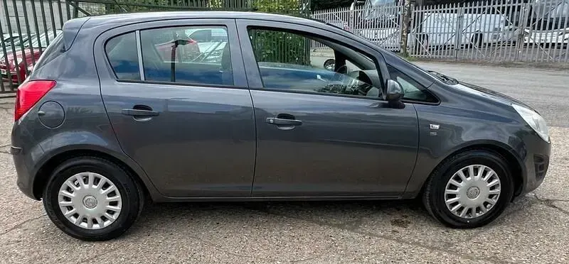 Usado Vauxhall Corsa S 2012 Gris Utilitario