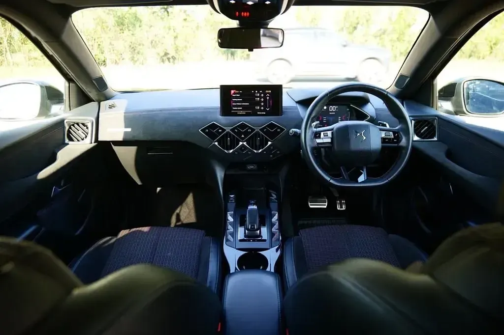 Używany DS Automobiles DS3 Performance 130 KM (95 kW) 2022 Czarny Minivan