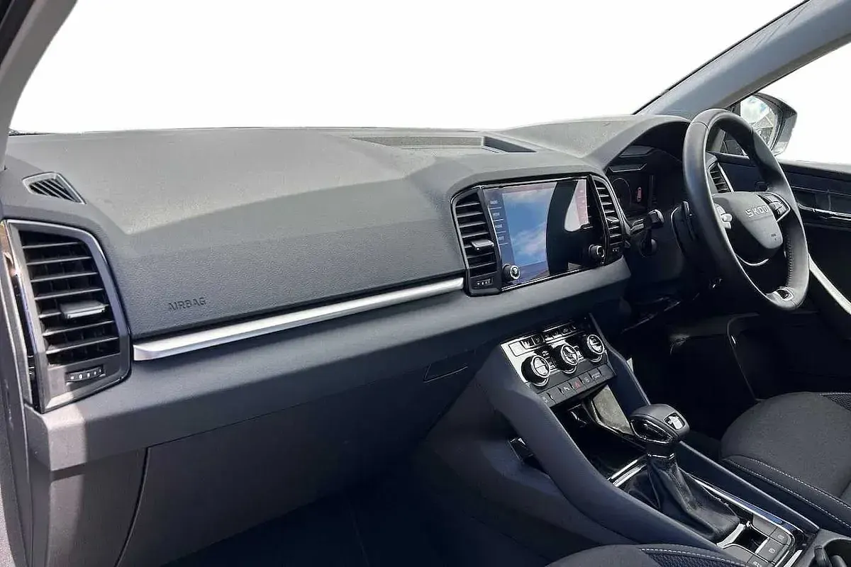 Used Skoda Karoq SE 150 HP (110 kW) 2025 Black magic pearl effect SUV