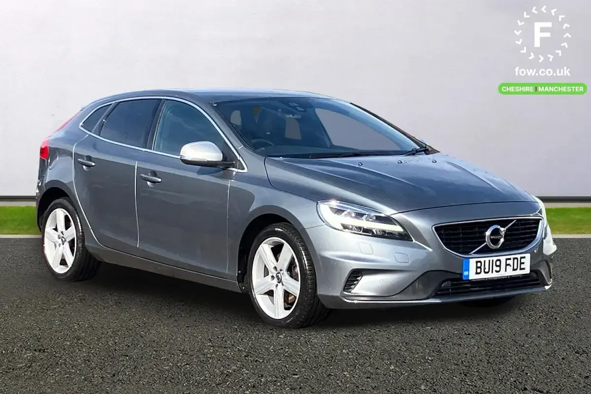 Used Volvo V40 R-Design 122 HP (89 kW) 2019 Hatchback