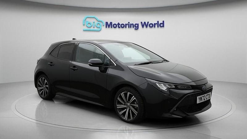 Used Toyota Corolla Design 140 HP (102 kW) 2022 Black Hatchback