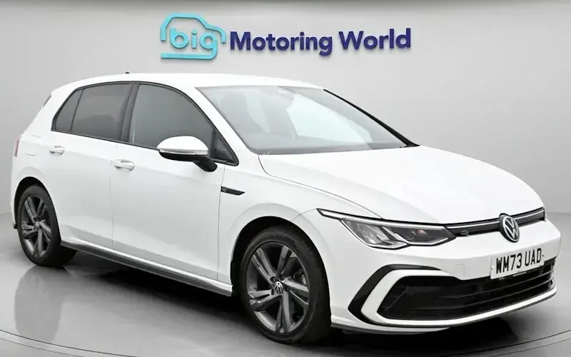 Second-hand VW Golf VIII R-line 150 CP (110 kW) 2023 Hatchback