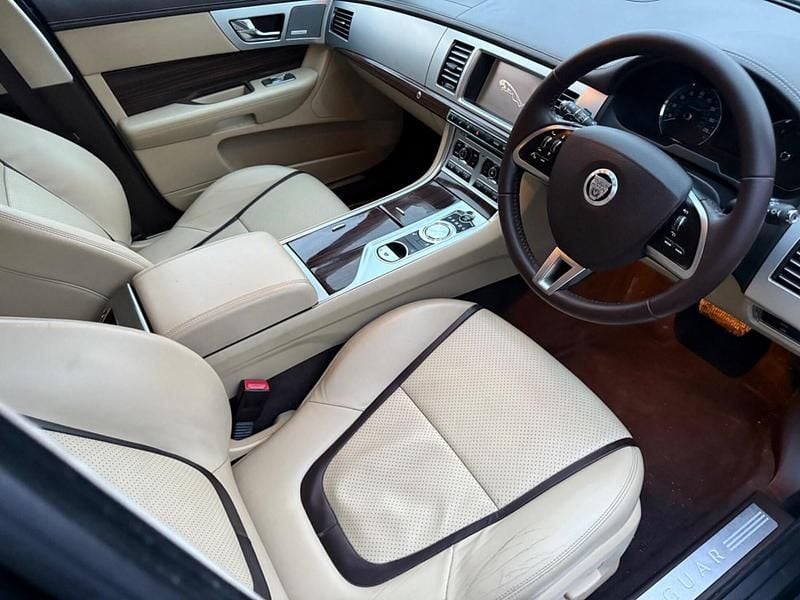 Usado Jaguar XF Portfolio 2012 Cinzento Sedan