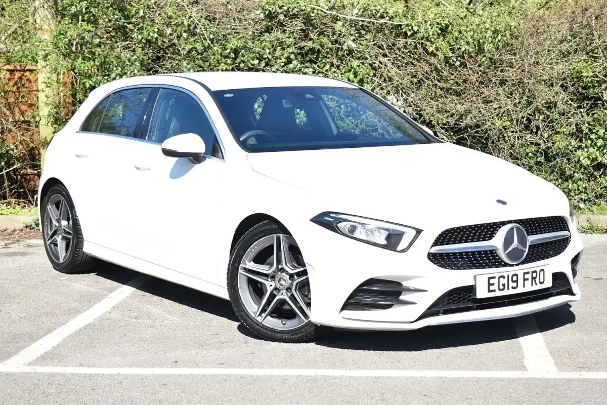 Used Mercedes A180 AMG line 136 HP (100 kW) 2019 White Hatchback