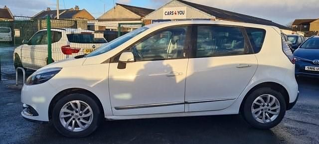 Used Renault Scénic III Dynamique 110 HP (80 kW) 2016 White MPV