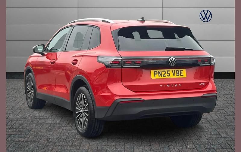 Used VW Tiguan Match 129 HP (94 kW) 2025 Red SUV