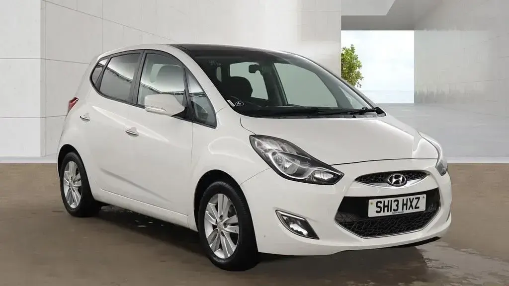 Used Hyundai ix20 Style 125 HP (91 kW) 2013 White Hatchback