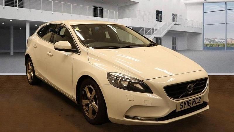 White Used 2016 Volvo V40 SE Estate | £7,495 (Fair price) - Image 1/3