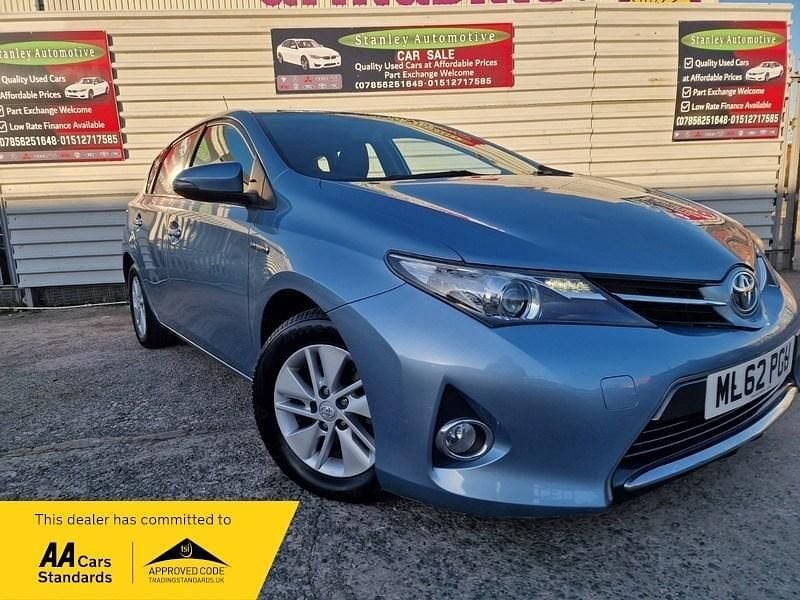 Blue Used 2012 Toyota Auris Hybrid Hatchback | £7,890 (Fair price) - Image 1/4
