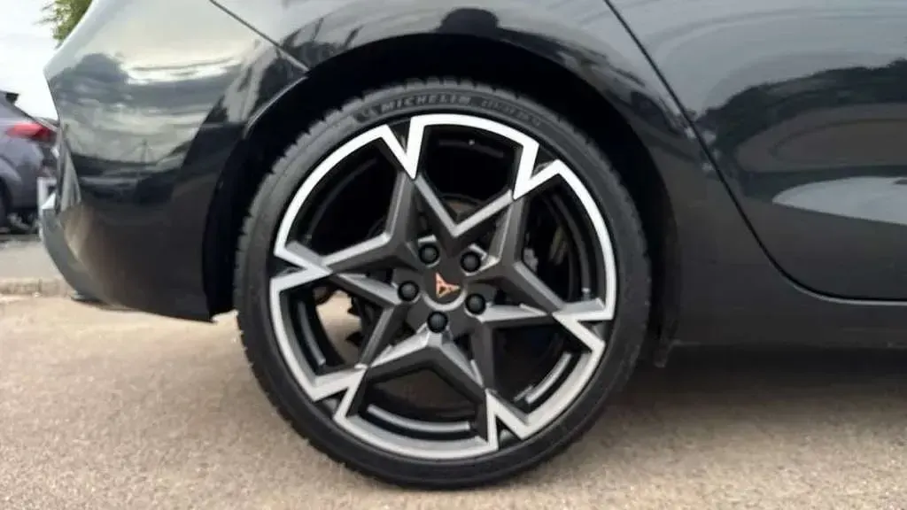 Used Cupra Leon 150 HP (110 kW) 2025 Black Hatchback