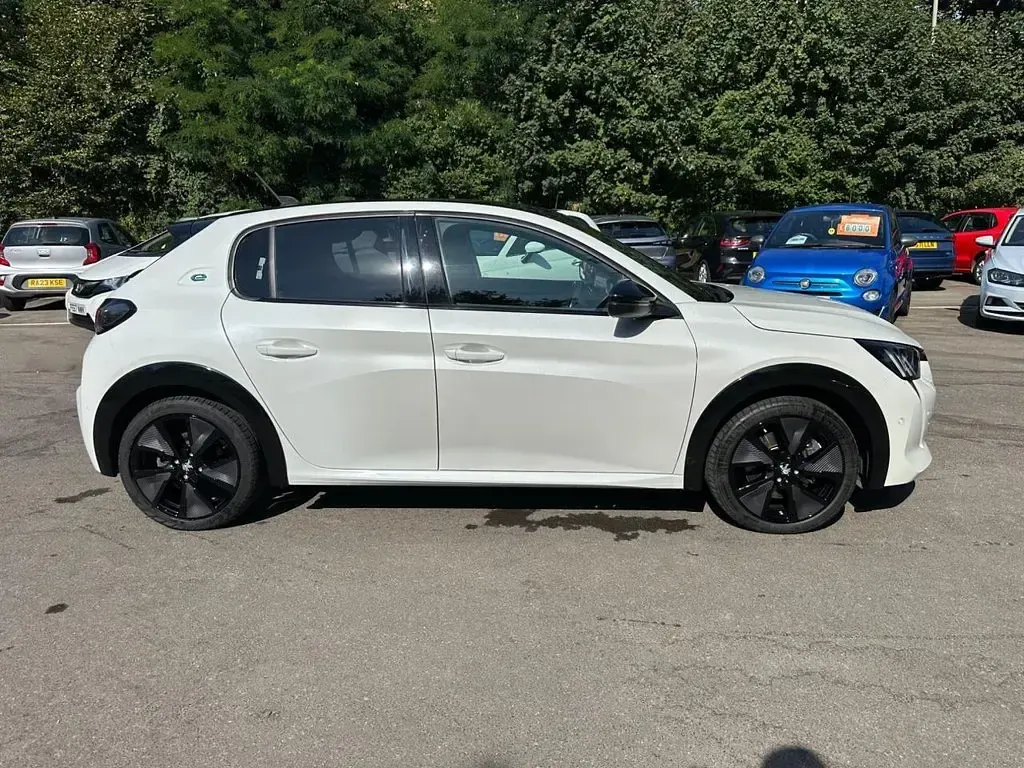 Used Peugeot e-208 GTi 100 kW (136 HP) 2022 White Hatchback