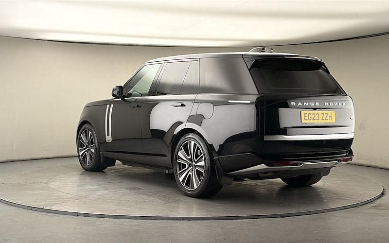 Begagnad Land Rover Range Rover First Edition 441 HK (324 kW) 2023 Svart SUV