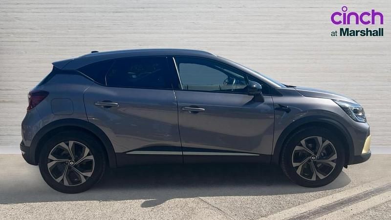 Begagnad Renault Captur Engineered 142 HK (104 kW) 2023 Grå SUV