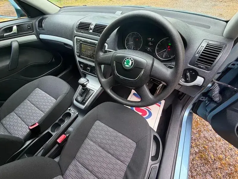 Used Skoda Octavia SE 122 HP (89 kW) 2011 Grey Estate