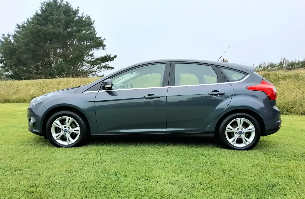 Used Ford Focus Zetec 125 HP (91 kW) 2011 Grey Hatchback