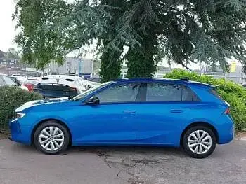 Used Vauxhall Astra Design Edition 110 HP (80 kW) 2023 Blue Hatchback